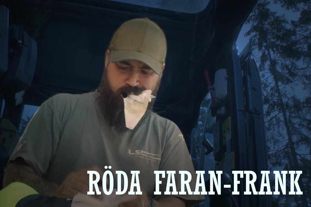 Röda Faran-Frank i videon hatar pappersarbetet.